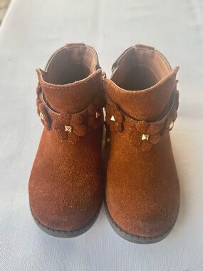 Michael Kors Girls' Brown Suede Ankle Boots with Floral Stud Detail. Size 5